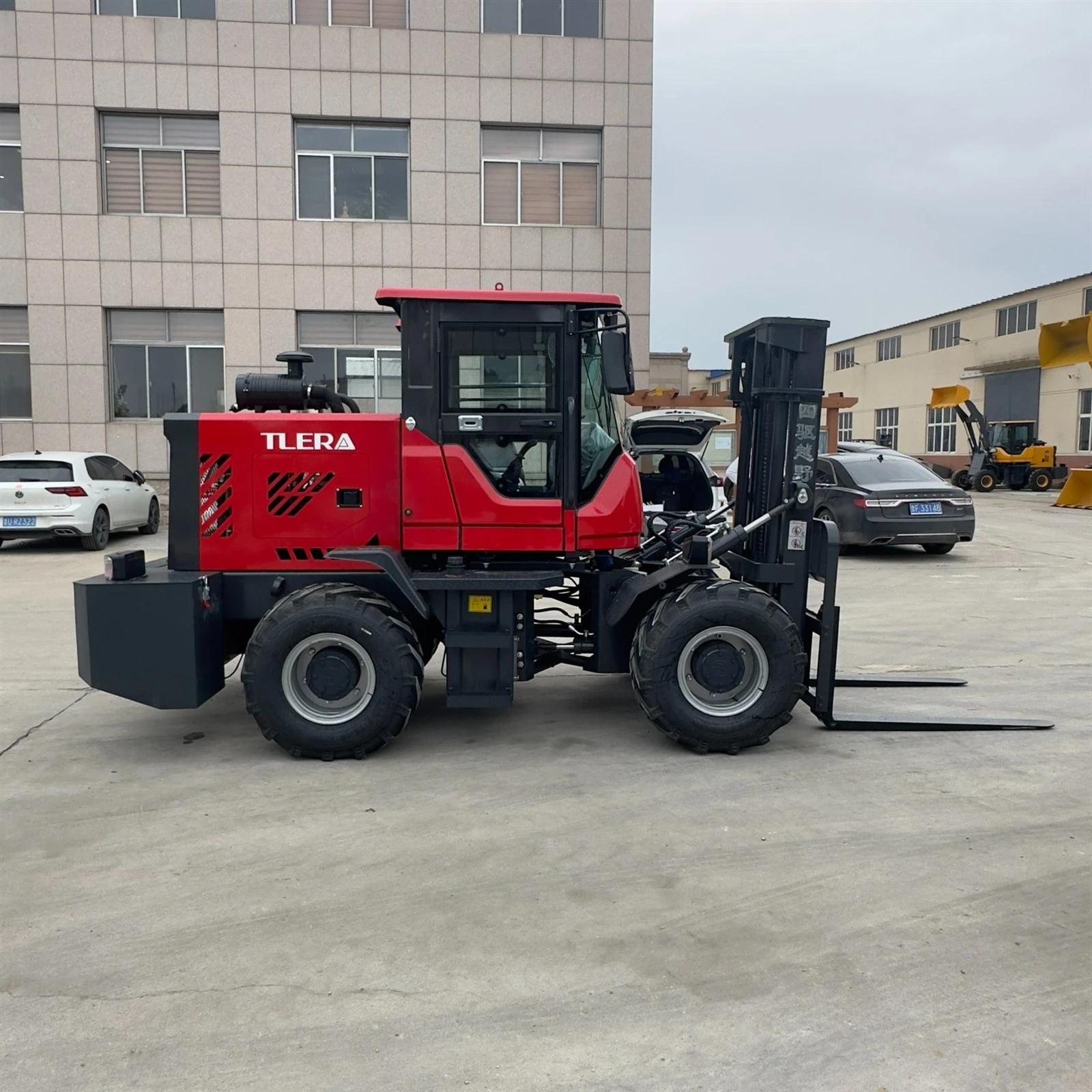 TLERA-35T-Articulated-Rough-Terrain-Forklift-4WD-System TLERA-35T-Articulated-Rough-Terrain-Forklift-4WD-System